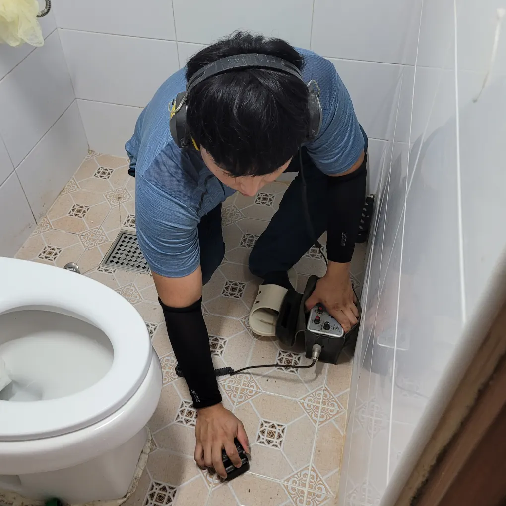 연희동 연남동 빌라 화장실 욕조 앞 바닥 청음식 탐지 작업